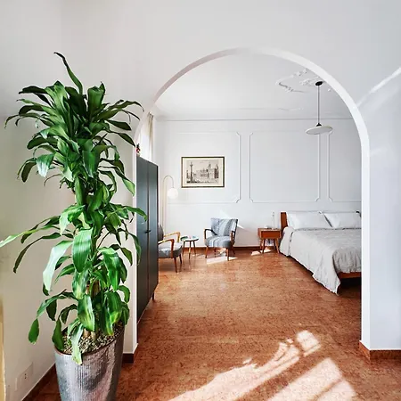 Merulana 13 アパート *